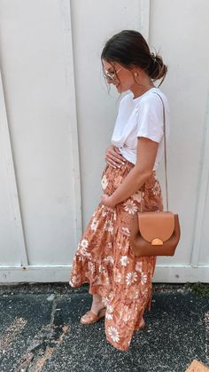 To shop   • http://liketk.it/3ltXd  Instagram   • https://www.instagram.com/p/CSXIIdJgFma/?utm_medium=copy_link Maternity Mothers Day Outfit, Saturday Bbq Outfit, Maternity Picnic Outfit, Pregnancy Casual Outfits Summer, Pregnant Women Outfits Summer, Summer Fashion Pregnant, Pregnant Skirt Outfit Bump Style, Pregnant Business Casual Summer, Maternity Outfits Everyday