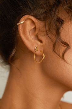 Spice up your life in our burst hoop earring. Like your favorite everyday hoop, only upgraded with our signature burst pattern for a little something extra. Missoma Jewellery, Pave Ear Cuff, Piercing Inspiration, Gold And Silver Earrings, Piercing Inspo, Tiger Tiger, Ear Stack, Mini Hoop Earrings, Ear Piercing