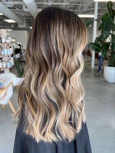 Balayage Brunette To Blonde Caramel, Beach Brunette Hair, Brown Blonde Hair Balayage, Beachy Brunette Hair, Glowup Ideas, Dirty Blonde Hair With Highlights, Brunette Bronde, Boliage Hair, Florida Hair