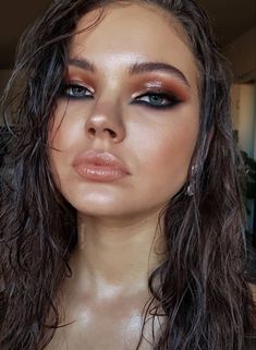 Wet Makeup Look, Wet Makeup, Catwalk Makeup, Glossy Eyeshadow, Beach Makeup, Mekap Mata, Eyeshadow For Blue Eyes, Glossy Makeup