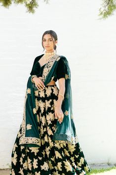 Rimel - Bottle Green Velvet Bridal Lehenga Blouse w/ Jerkin & Zari work Dress to impress! If you wish to turn heads on your big bridal day then this velvet lengha is a must-have. Simple yet elegant green velvet choli blouse Soft-felt velvet fabric blouse Glamorous sweetheart neck Provided with padded support Unique feminine pattern cut Sophisticated elbow-length sleeves Beautiful velvet lengha with Zari & Jerkin handwork Luxurious velvet fabric skirt Gored pattern cut for max flare Opulent golde Dark Green Lengha, Bridal Reception Outfit, Green Velvet Wedding, Bridal Lehenga Blouse, Velvet Lengha, Green Bridal Lehenga, Velvet Choli, Velvet Bridal Lehenga, Sweetheart Neck Blouse