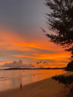 Sunset, beautiful sunset, amazing sunset, purple skies, pink skies Thailand Aesthetic Photography, Krabi Thailand Photography, Phuket Thailand Aesthetic, Bangkok Beach, Phuket Thailand Beach