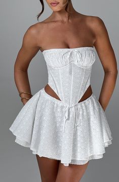 We need ALL the cute corsets in our wardrobe rn. Made in our prettiest floral broderie anglaise, this figure hugging corset snatches the waist with boning in the bodice and lace up back. It's complete with underwired cups and dipped hem. Pair yours with the matching Winnie mini skirt and glowing make up. 



Colour: Ivory.

Premium floral broderie anglaise cotton.

Fully lined.

Underwired bust.

Boned bodice.

Tie detail to bust.

Gathered cups.

Dipped hem.

Lace up back.

Cropped length.

Mod Cute Corsets, Homecoming Dresses Corset, Long Sleeve Homecoming Dresses, Split Long Dress, Look Formal, Homecoming Dresses Long, Maxi Dress Sale, Sparkle Dress, Backless Mini Dress