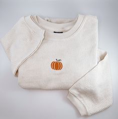 **CHECKOUT OUR NEW WEBSITE: www.sunshinesoulmd.com** Pumpkin Corded Crewneck | Fall Corduroy Crewneck | Embroidered Sweatshirt | Aesthetic Minimalist Crew | Pumpkin Sweater | Oversized Crewneck The coziest sweater you will ever own. The beautiful embroidered pumpkin is done my a professional embroidery machine We use super soft, high quality, thick corded crewnecks. 80/20 cotton/polyester reverse terry cord Color is Ivory These crewnecks are Unisex, please see size chart in listing photos for si Pumpkin Sweatshirt Diy, Unisex Fall Outfits, Pumpkin Embroidery Sweater, Fall Crewneck Sweatshirt Embroidery, Cute Halloween Sweatshirts, Fall Embroidered Sweatshirts, Halloween Embroidery Sweatshirt, Fall Sweaters Aesthetic, Embroidery On Sweatshirts