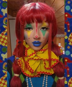 #fashion #clowncore #clownpunk #maximalism #makeup #clownmakeup Clowncore Outfits Aesthetic, Circus Clown Aesthetic, Clown Cosplay Outfit, Neon Clown Costume, Clown Rave Outfit, Aesthetic Clown Costume, Clown Makeup Colorful, Maximalism Makeup