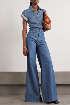 Zimmermann's 'Matchmaker' jeans take on '70s wide-legs with the label's typical sense of romance. They're cut with a high-rise and fan out to dramatically wide cuffs that'll pool at your heels - we recommend getting them hemmed so they'll always hit just right. Styling Balloon Pants, Estilo Kardashian, Style Année 70, Wide Leg Jeans Outfit, High Rise Wide Leg Jeans, Mode Jeans, All Jeans, Denim Style, Mode Inspo