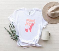 Casual Summer T-shirt For Dance, Fitted T-shirt For Summer Dance, White Casual Dance Top, White Casual Tops For Dance, Casual White Top For Dance, Casual Dance T-shirt, Casual Summer Dance T-shirt, Summer Casual T-shirt For Dance, Casual Graphic Print T-shirt For Dance