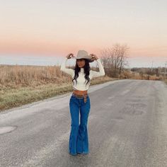 Jaripeo Outfits, Vaquera Outfits, Western Fits, Country Style Outfits, Latina Fashion Outfits, Looks Country, Western Wear Outfits, Rodeo Outfits, Western Style Outfits