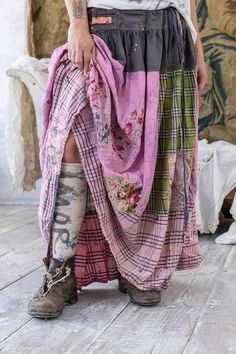 Scraps of eras, superimposed, create something whole - our Patchwork Friendship Skirt is a reminder to never waste a single moment. Ideas For Upcycling Clothes, Shabby Chic Outfits, Magnolia Pearls, Pearl Clothing, Magnolia Pearl Clothing, Stile Boho Chic, Clothing Upcycle, Moda Hippie, Shabby Chic Clothes