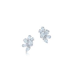 2.10CTW Platinum Diamonds arranged like gracefully fallen petals, Kwiat deconstructs the traditional cluster setting. Leaf Shape Diamond Earrings, Oval Diamond Earring, Fallen Petals, Mangal Sutra, Pear Earrings, Petal Earrings, Diamond Cluster Earrings, Diamond Education, Shop Engagement Rings