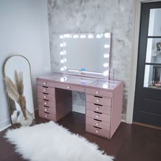 Beyonce “Pink Panther” * Hollywood Makeup Vanity Station Rose Gold finsh - CrownVanity – Crown Vanity Beyoncé Pink, Rose Gold Bedroom Ideas, Fancy Vanity, Beyonce Pink, Vanity Station, Vanity Set Up, Rose Gold Bedroom, Hollywood Vanity Mirror, Beauty Space