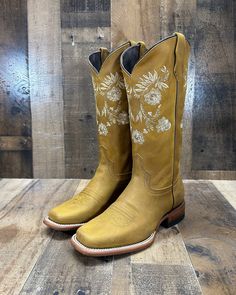 These are the best quality handmade leather boots from Leon, Mexico. All our cowboy boots are made with the finest leather and have a super comfortable outsole. Perfect for special ocasions and everyday wear.  Features:  -Color: Brown -Toe: Features a square toe -Genuine Leather Lining -Genuine Leather Insole -Genuine Leather outsole SHIPPING POLICIES Your order will be processed and shipped in 2 - 4 business days. RETURN POLICIES Boots under $99.99 are final sales, no returns or exchanges. Hand Tooled Western Boots For Ranch, Fitted Brown Moto Boots For Western-themed Events, Country Style Brown Moto Boots For Country Events, Country Style Hand Tooled Boots For Ranch, Brown Fitted Western Moto Boots, Brown Country Style Moto Boots For Country Events, Country Style Fitted Moto Boots For Rodeo, Country Style Hand-tooled Boots For Ranch, Fitted Brown Western Moto Boots