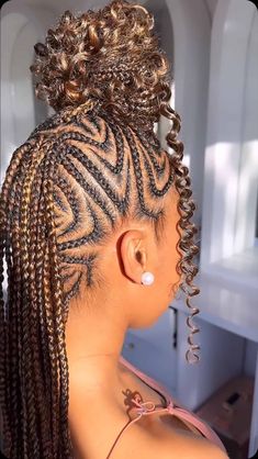 25 Boho Braided Mohawk Hairstyles For A Versatile 5-In-1 Look Box Braids Sizes, Butterfly Braids, Braided Mohawk Hairstyles, Marley Braids, Butterfly Braid, Mohawk Braid, Marley Twists, Mohawk Hairstyles, Short Braids