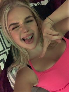 girl with braces aesthetic bracesgoals goals cute back to school Braces Aesthetic, Girl With Braces, Pink Braces, Black Braces, Cute Braces Colors, Pretty Teeth, Pretty Blonde Hair