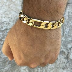 Men's Figaro link pattern hip hop bracelet. Measures 8" inches long x 12 mm wide. 14k gold plated over a brass metal core. Good solid weight to it at 33 grams total. Stylish and secure lobster claw clasp. Buy confidently with 30 day guarantee. 100% FREE SHIPPING in USA. Order now! Shoe Shine Kit, Figaro Bracelet, Metal Core, Silver Gold Jewelry, Hip Hop Jewelry, Mens Accessories Fashion, Brass Metal, Men Necklace, Chain Styles