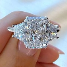 Engage Ring, Big Diamond Engagement Rings, Clean Jewelry, Makeup Images, Future Engagement Rings, Rings Women, Diamond Wedding Rings Sets, Engagement Ring Shapes, Emerald Engagement Ring Cut