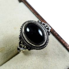 #Ready-to-Gift   item#Boho ring Gemstone=Natyral black onyx                                                                                                                Ring size -US/7                                                                                                                                                                                 Material -925 Sterling silver Caitlyn Minimalist, Handmade Gold Ring, Black Stone Ring, Minimalist Vintage, Oval Ring, Black Onyx Ring, Bohemian Rings, Oval Rings, Boho Ring