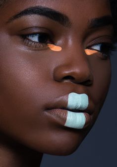 Tina Mayr Fashion Editorial Makeup, Makeup Tip, Neon Makeup, Blue Lips, 2019 Makeup, Kit Ideas, Model Pose