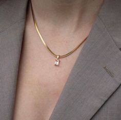 Gold Chain Women Pendants, Modern Gold Jewelry Necklaces, Gold Chain For Women Indian, Small Chains Gold, Gold Chains For Women Design, Chain Designs Gold Women, Chain With Pendant Gold, Gold Chain Designs For Women, Chain Designs Gold