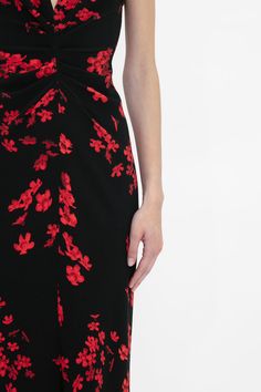 A vibrant floral print imbues the classic hourglass silhouette of this V-Neck Gathered Waist Gown with fresh energy. A deep-V neckline and playfully low scooped back contrast with a demure floor-grazing hemline accented by a contrasting pleated panel. Elevated features include tactile pleats at the waist and ruched detailing at the hip, and a tie detail that falls elegantly from the back of the neck to mid-thigh. Styled with the Leather Scarf Victoria Beckham V-Neck Gathered Waist Gown In Sci-Fi Leather Scarf, Hourglass Silhouette, Victoria Beckham, Black Floral, Sci Fi, Floral Print, Floral Prints, Energy, V Neck