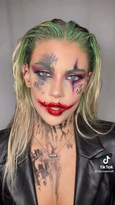 Joker Halloween Costumes Female Diy, Masc Lesbian Joker Costume, Joker Hair Female, Joker Guy Makeup, Halloween Glam Costume, Joker Suicidé Squad Costume Female, Horror Custome Halloween, Joker Halloween Makeup Female, Joker Makeup Women