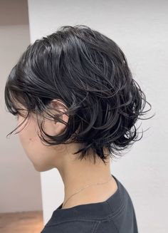 Short Wavy Asian Hair, Cold Perm Short Hair, Korean Perm Women Short Hair, Wave Pixie Haircut, Short Haircut For Thick Wavy Hair, Short Hairstyle Asian Women, Pixie Cut Ondulado, Soft Perm Short Hair, Short Bob With Curtain Fringe