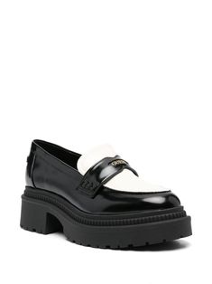 Find GUESS Finda 2 Loafers on Editorialist. black calf leather patent finish logo-print strap round toe low block heel branded insole slip-on style Low Block Heels, Logo Print, Calf Leather, Block Heels, Loafers, Slip On, Heels, Leather, Black