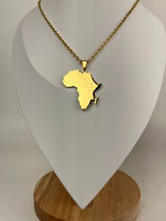 Gender: Unisex Chain Type: Link chain Metal: Stainless Steel Gold Plated Pendant Size: 3.9 cm x 3.5 cm Chain Length: 45 cm or 17 inches Dubai Map, Esthetics Room, Erie Pa, Map Necklace, Africa Map, Chain Lengths, Link Chain, Chain Length, Borders