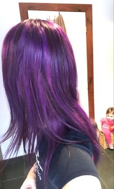 Dyed Hair Inspiration Short Hair Purple, White Hair With Colored Highlights, Purple Hair Character Cartoon, Hair Solan, Vibrant Purple Hair, Purple And Blue Hair, Purple Hair Ideas, Bright Purple Hair, Hair Ideas For Women