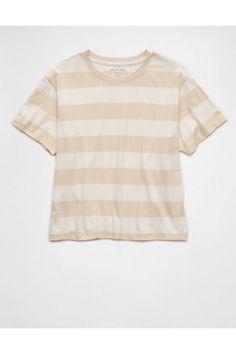 Soft cotton jersey/Crew neckline/Short sleeves/Striped Jeans Date Night Outfit, Western Trend, American Eagle Outfits, Outfits Baggy, Athletic Fit Jeans, Curvy Jeans, Loose Jeans, Striped T Shirt, Graphic Tops