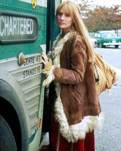 Robin Wright as Jenny Curran, Forest Gump (1994) 70s Mode, Glam Rock Style, Flower Power Hippie, Festival Mode, Woodstock Festival, Boho Chique, Sofia Loren, Robin Wright, Mode Hippie