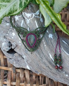 ⤹✿ 𝕥𝕖𝕔𝕙𝕟𝕚𝕢𝕦𝕖 ✿⤸ This necklace is entirely handmade with the macramé technique. It's created using hundreds of tiny knots, gemstone beads and high quality crystals. This piece is with an anyoilte gemstone (Ruby in Zoisite) and mookaite gem beads. ⤹✿ 𝕞𝕒𝕥𝕖𝕣𝕚𝕒𝕝𝕤 ✿⤸ I use only high quality gemstones from India and long lasting color threads (Linhasita). ⤹✿ 𝕤𝕥𝕪𝕝𝕖 ✿⤸ I love making bohemian, hippie style jewelry with lots of leaves, swirls and nature-like ornaments. ⤹✿ 𝕔𝕣𝕪𝕤𝕥? Green Macrame Necklace For Festivals, Photo Adjustments, Bohemian Hippie Style, Gem Beads, Ruby In Zoisite, Chakra Racine, Macrame Necklace, Bohemian Hippie, Root Chakra