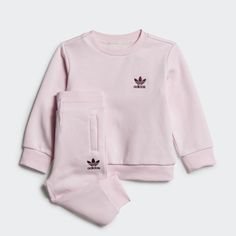 adidas Your little one was born to explore. This toddlers' crew set was made to keep them comfy on every adventure. Fleece fabric cradles them in softness from head to toe. Trefoils on the front and side keep the look authentically adidas.Our cotton products support more sustainable cotton farming. Adidas Original, Adidas Girl, Cut Sweatshirts, Adidas Fashion, Pink Kids, Pink Adidas, Tracksuit Bottoms, Adidas Online, Fleece Fabric