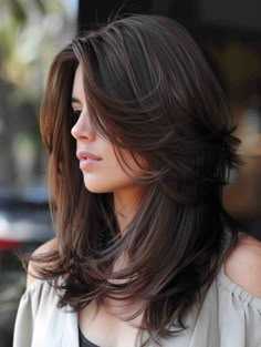 Explore 2024's Trending Layered Haircuts for All Hair Lengths Haircut Autumn 2024, Fall 2024 Haircuts, Short Hair Long Layers, Layered Haircuts Straight Hair, Layered Haircuts Straight, Round Layers, Brunette Hair Cuts, Haircuts 2024, Hairstyle For Women