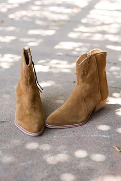 New Frontier Western Boot | Free People | Kariella Western Booties Outfit, Stylish Capsule Wardrobe, Chic Cowgirl, Camel Boots, Cowgirl Look, Booties Outfit, Boot Pulls, Western Booties, Western Boot