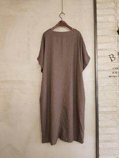 "100% organic linen short sleeve with batwing design dress, cool and lightweight Sustainable linen quality and steady seller design Essential item for vacation Size One size fit to all, loose fit, Good for US size 4-12 Below knee Length 109cm /43\" Chest width 66cm /26\" *Model 170cm/5'7\" Fabric and care 100% linen cotton Machine washable and tumble dry Made in S Korea" Gray Summer Dress, Loose Fit Dress, Everyday Fashion Outfits, Loose Fitting Dresses, Linen Short, Super Cute Dresses, Vest Fashion, Organic Linens, Fit Dress