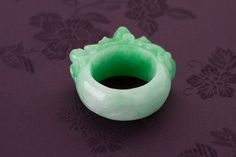 🌱Handmade jade ring 🌱Jade (not A) 🌱Please note that the jade for this product is jade and not grade A jade. 🌱Free standard shipping from Seoul Korea with tracking included 🌱Take approximately 7-21 days to arrive worldwide 🌱The rings should fit slightly loosely after passing through the knuckles. Please do not size up. Regardless of the thick band or double ring design, we recommend that you order your regular ring size. 🌱It is better to wear it slightly loose than to wear it tight fit. So Frog Ring, Jade Rings, Rings Green, Korea Wedding, Thumb Ring, Jade Ring, Double Ring, Seoul Korea, Jade Jewelry