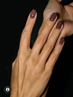 Dark Summer Nail Colors, Tan Jumper Outfit, Squoval Nails Winter, Warm Tone Nail Colors, Fall Nail Colors Brown Skin, Nails On Brown Skin Hands, Gel Nails Tan Skin, Nail Inspo For Brown Skin, Brown Hands Nails