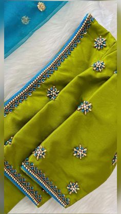 Fancy Blouse Back Neck Designs, Aari Beads Work Blouse Designs, Easy Maggam Work Designs, Buttas In Aari Work Blouse, Simpul Magam Work, Simple Arri Work Design, Arri Work Hand Design Simple, Simple Hand Embroidery Designs For Blouses, Simple Aari Neck Designs