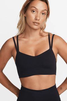 Nike Alate Trace Bra - BANDIER Sports Bra Nike, Bra Nike, Nike Yoga, Tops Nike, Top Nike, Strappy Sports Bras, Padded Sports Bra, Nike Sports Bra, Cropped Tops