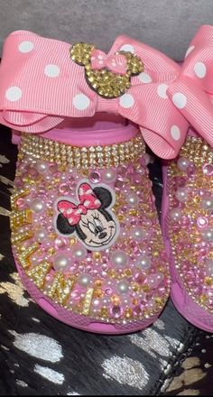 Custom Bling Killa Crocs 💎 Each pair is made to order, with any design, color and charm you have in mind . Diy Rhinestone Crafts, Pink Crocs, Diamond Tattoos, Crocs Fashion, Rhinestone Crafts, Hello Kitty Accessories, Custom Bling, Diy Rhinestone, Bling Shoes