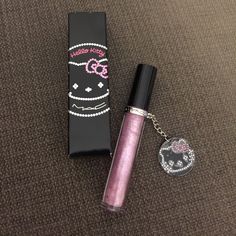 Rare Bnwt Mac X Hello Kitty Dazzleglass Lip Gloss In Kitty Kouture With Hello Kitty Crystal Charm. Part Of The Limited Edition Mac X Hello Kitty Collection. No Longer Sold! Collectible For Diehard Hello Kitty Fans! Hello Kitty Makeup Products, Hello Kitty Makeup Look, Hello Kitty Lip Gloss, Chicana Makeup, Hello Kitty Crystal, Mac Beauty, Mac Beauty Products, Dream Items, Hello Kitty Merchandise