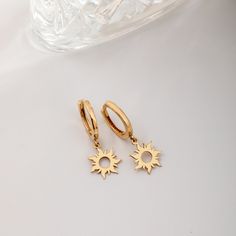 14K or 18K Real Gold Sun Earrings, Solid Gold Daystar Earring With Color Options, Elegant Sunshine Earrings For Everyday Use, Gift For Her ✅Gold Material: Solid Gold (no gold-filled or no gold plated material) ✅Gold Karat: 14K (%58,5) or 18K (%75) ✅Available gold color: Yellow Gold, Rose Gold, and White Gold 📐DIMENSIONS Sun Diameter: 9.30 mm Earring Diameter: 12 mm ✈️ SHIPMENT After your confirmation, I will ship your order in 1-3 business days. Estimated delivery time for UPS Express 3-4 busin Golden Sun Earrings, Sun Gold Earrings, Sunshine Earrings, Gold Sun Earrings, Rain Earrings, Sun Earrings, Golden Earrings, Gold Sun, Jewelry Lookbook