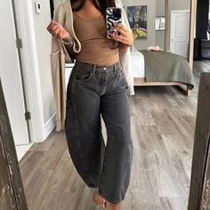 Mid Rise Barrel Jeans — My Comfy Pant Outfits With Barrel Jeans, Plus Size Barrel Jeans Outfit, Barrel Jeans Outfit Winter, Barrel Jeans Street Style, Barrel Pants Outfit, Comfy Pants Outfit, Faded Black Jeans Outfit, Mid Rise Jeans Outfit