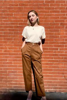 Sophia Pant in Cotton Twill Pant CHRISTINE ALCALAY Cigar 0 Tapered Trousers Outfit, Tapered Pants Outfit, Gesture Poses, Pleats Pants, Trouser Outfit, Nyc Model, Hourglass Silhouette, Poses Reference, Fabric Accessories