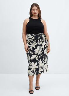 Floral-print wrap skirt Mango Outfit, Mango Clothing, Wrap Midi Skirt, Midi Skirt Black, Midi Wrap Skirt, Floral Wraps, Women's Casual Style, Black Midi Skirt, Linen Skirt