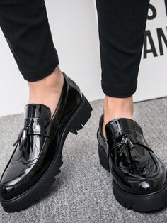 Negro  Collar     Embellished Black Leather Loafers For Men, Best Formal Shoes For Men, Men’s Black Loafers, Black Leather Round Toe Shoes For Wedding, Black Round Toe Leather Shoes For Wedding, Black Round Toe Leather Wedding Shoes, Fitted Black Wedding Shoes With Round Toe, Synthetic Wedding Shoes With Round Toe, Wedding Dress Shoes With Pointed Toe For Spring