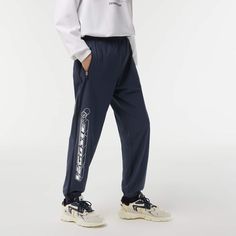 Stay stylish whatever the weather with these showerproof pants. Wear with a hoodie for 100% Lacoste style. Lacoste Men, 2024 Collection, Jogger Pants, Track Pants, Jogging, Mens Pants, Sweatpants, Online Store, Trousers