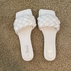 Never Worn White Slide Sandals With Braided Detail Wide Foot Sandals, Cute Chanclas, Girly Shoes Flats, Shein Slides, Baddie Sandals, Chanclas Aesthetic, Sandals For School, Sandals Summer Heels, Cute White Sandals