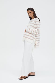 PLEASE NOTE: THIS IS A FINAL SALE ITEM WHICH CANNOT BE RETURNED FOR A REFUND OR EXCHANGE. PLEASE READ THE SIZE & FIT NOTES CAREFULLY AND FEEL FREE TO EMAIL US IF YOU HAVE ANY QUESTIONS. The perfect new overthrow piece for maternity, nursing and Motherhood - Our Side Tie Knit features a crew neck, long sleeves and a flattering high low hem. We love the open side seams with the soft matching tie allowing for easy & discreet nursing access and a fresh style update to your wardrobe. Style with our W Chic Pregnancy Outfits, Fall Maternity Outfits, Pregnant Model, Pregnancy Fashion, Nursing Fashion, Skirts Denim, Jersey Pants